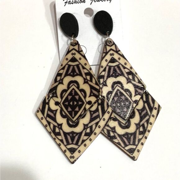 Boho Chic Victorian Printed Wooden Dangle Stud Earrings - 209 - Picture 7 of 8